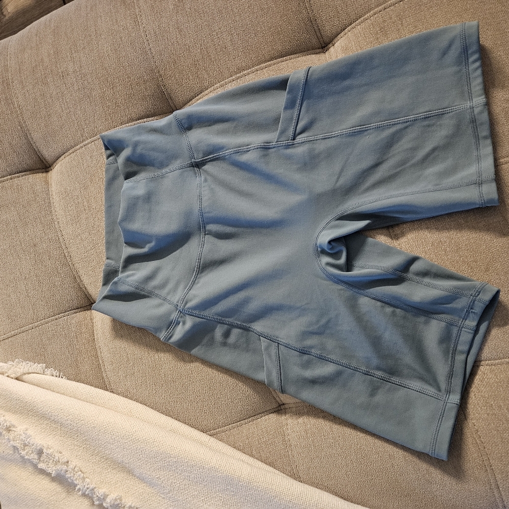 P’tula Yvette Pocket Short: 8"Marina BLUE